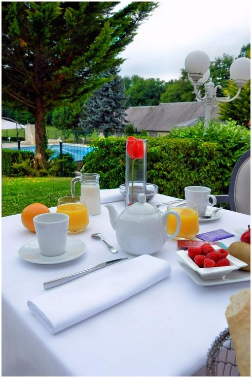 Hotel Restaurant Les Coquelicots, The Originals Relais Saint-Pardoux-l'Ortigier Exteriér fotografie