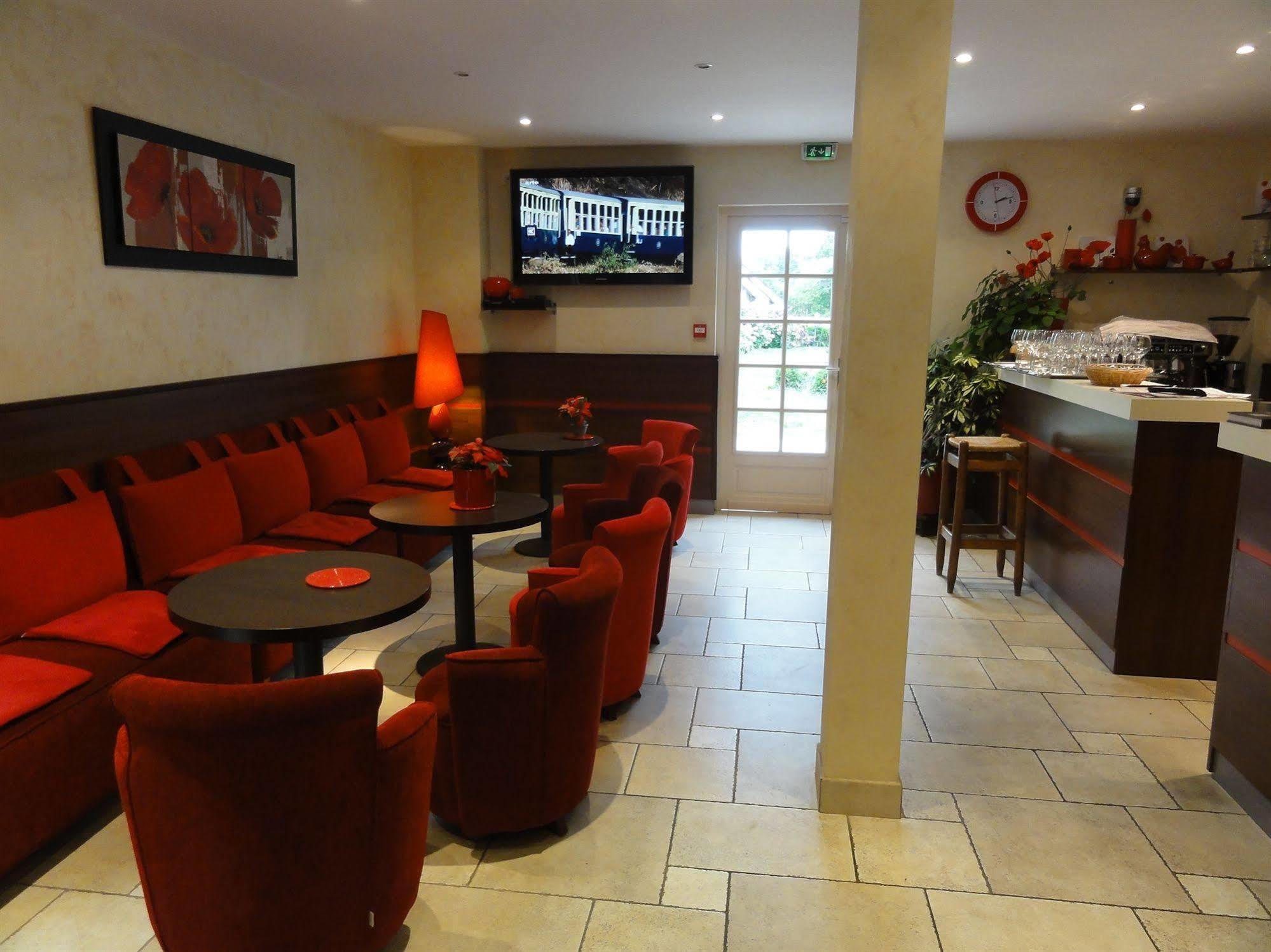 Hotel Restaurant Les Coquelicots, The Originals Relais Saint-Pardoux-l'Ortigier Restaurace fotografie